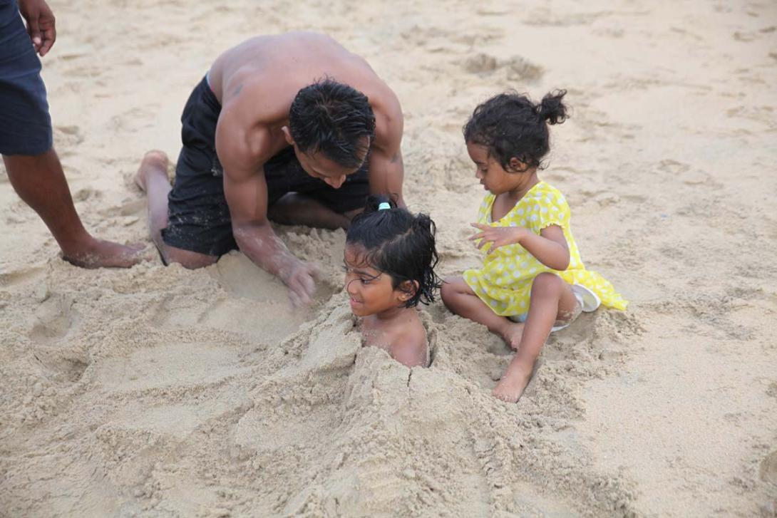 Thiviya Mathi, Oviya Mathi - Kallady beach in Sri Lanka